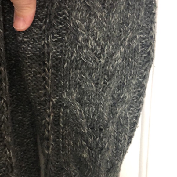 Women’s sweater jacket. Runs small - Picture 5 of 8